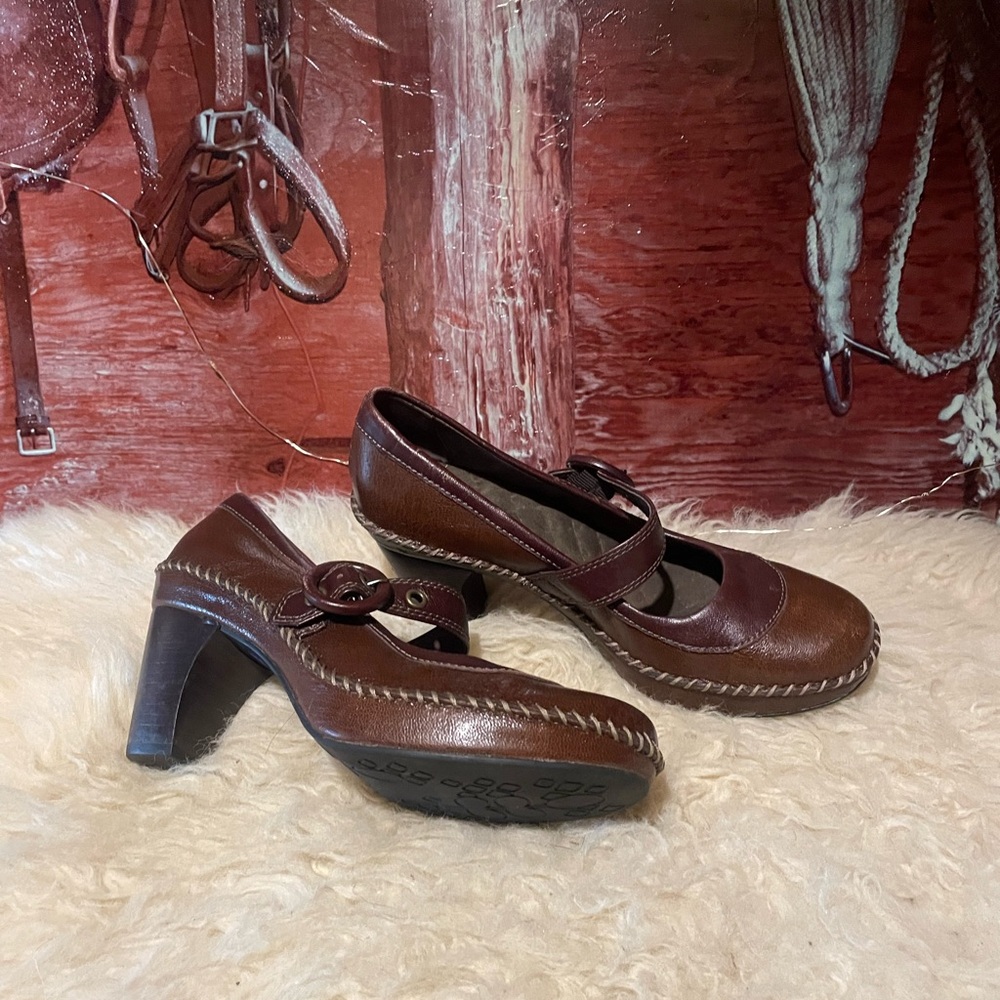 Clarks brown leather shoes